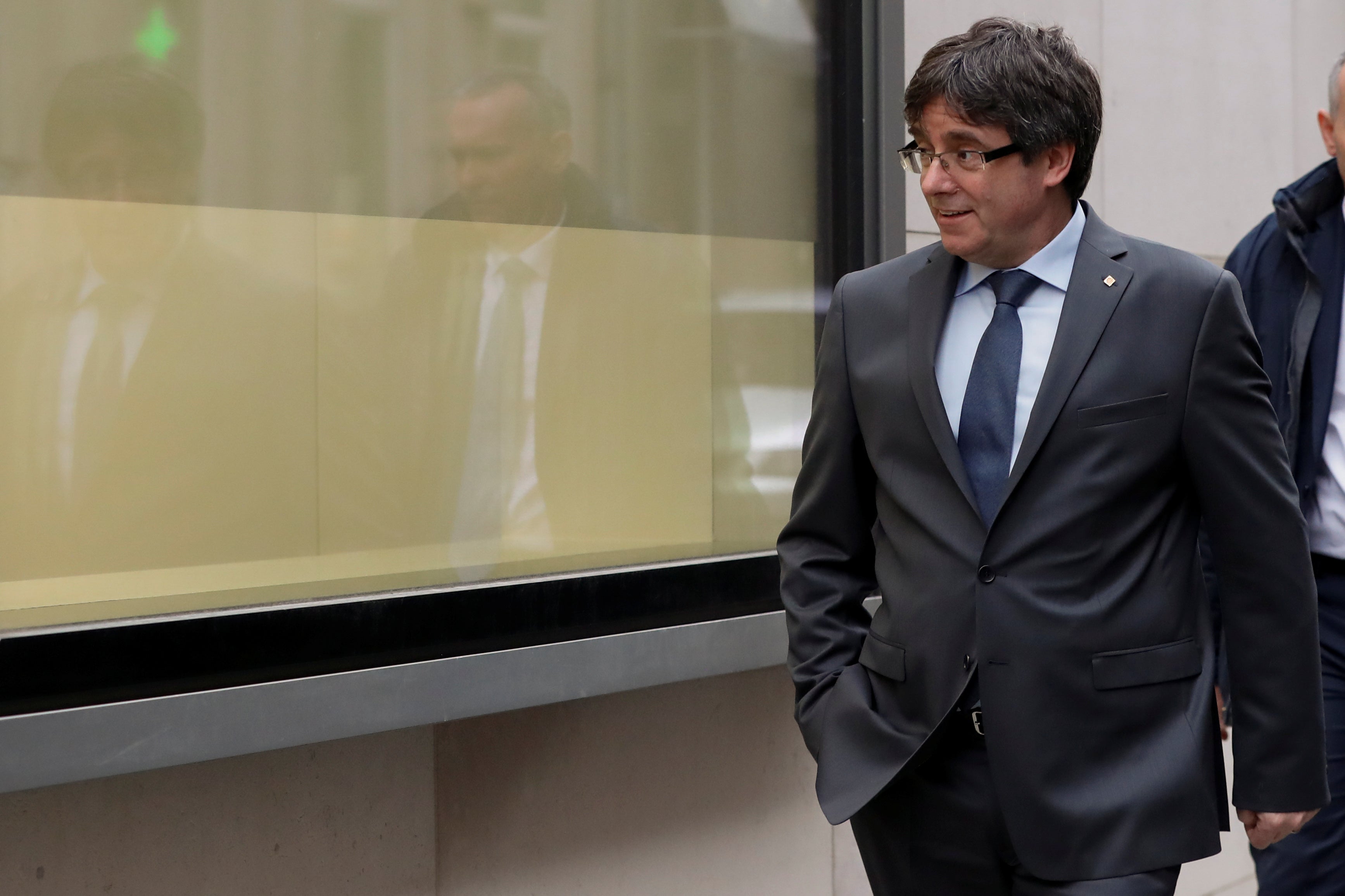 JxCat, ERC y la CUP acuerdan celebrar la investidura de Puigdemont aunque no esté presente JxCat, ERC y la CUP acuerdan celebrar la investidura de Puigdemont aunque no esté presente