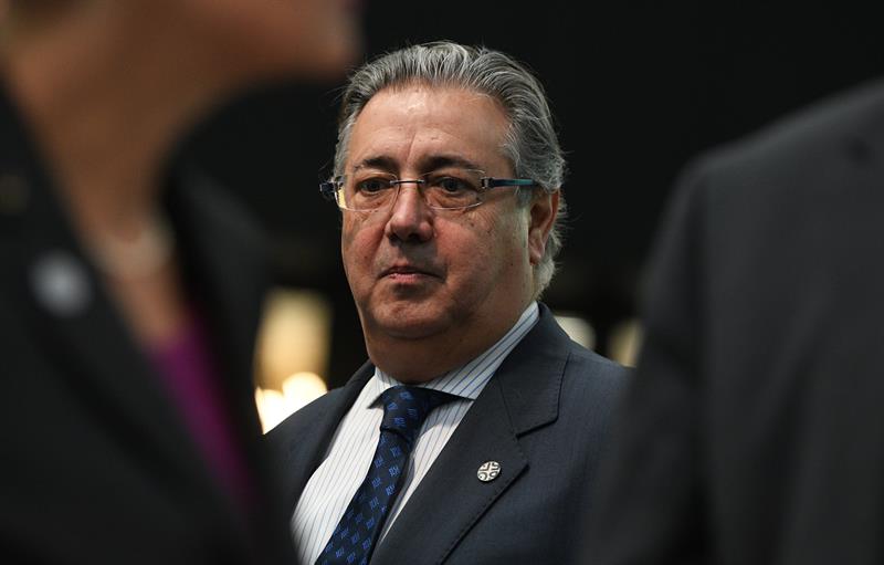 Zoido visita a los padres de Gabriel que están preocupados pero con esperanza de que aparezca Zoido visita a los padres de Gabriel que están preocupados pero con esperanza de que aparezca