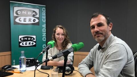 El exconseller de Turismo y diputado de M&eacute;s per Mallorca, Biel Barcel&oacute;, con Elka Dimitrova en Mallorca en la Onda. 