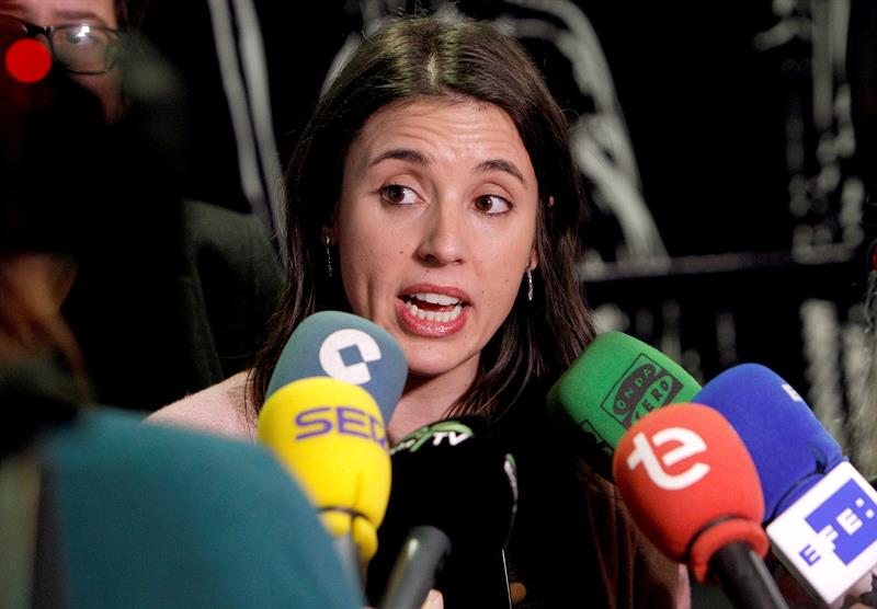 Podemos propone bajar a 16 años la edad mínima para votar y hacer obligatorias las "listas cremallera" Podemos propone bajar a 16 años la edad mínima para votar y hacer obligatorias las "listas cremallera"