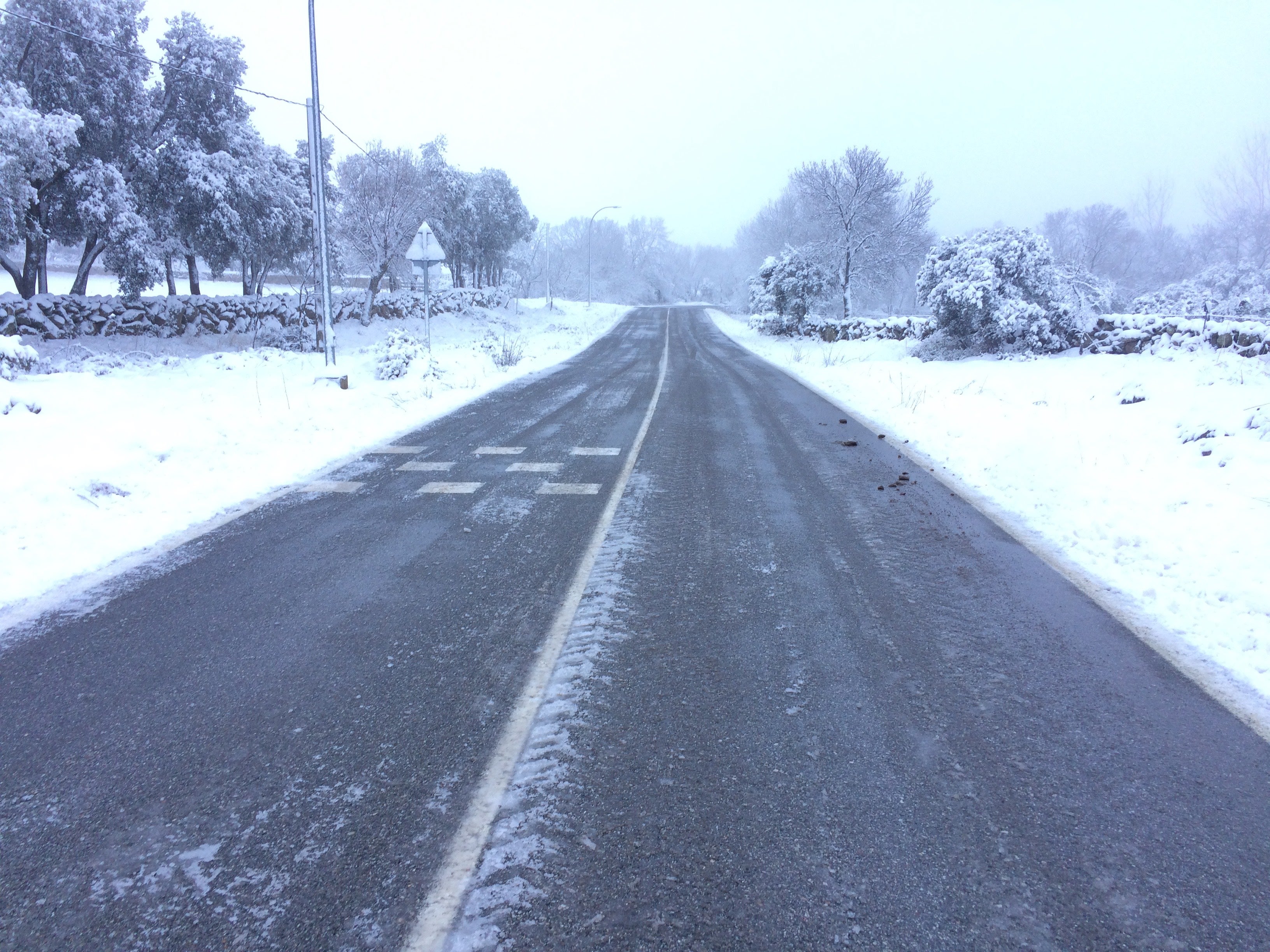 La DGT avisa de hasta 11 carreteras estatales afectadas por las nevadas de este viernes, entre ellas la AP-6 La DGT avisa de hasta 11 carreteras estatales afectadas por las nevadas de este viernes, entre ellas la AP-6