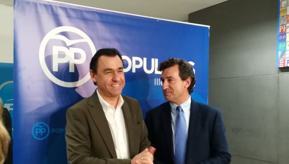 El coordinador general del PP, Fernando Martínez-Maíllo, junto a Biel Company