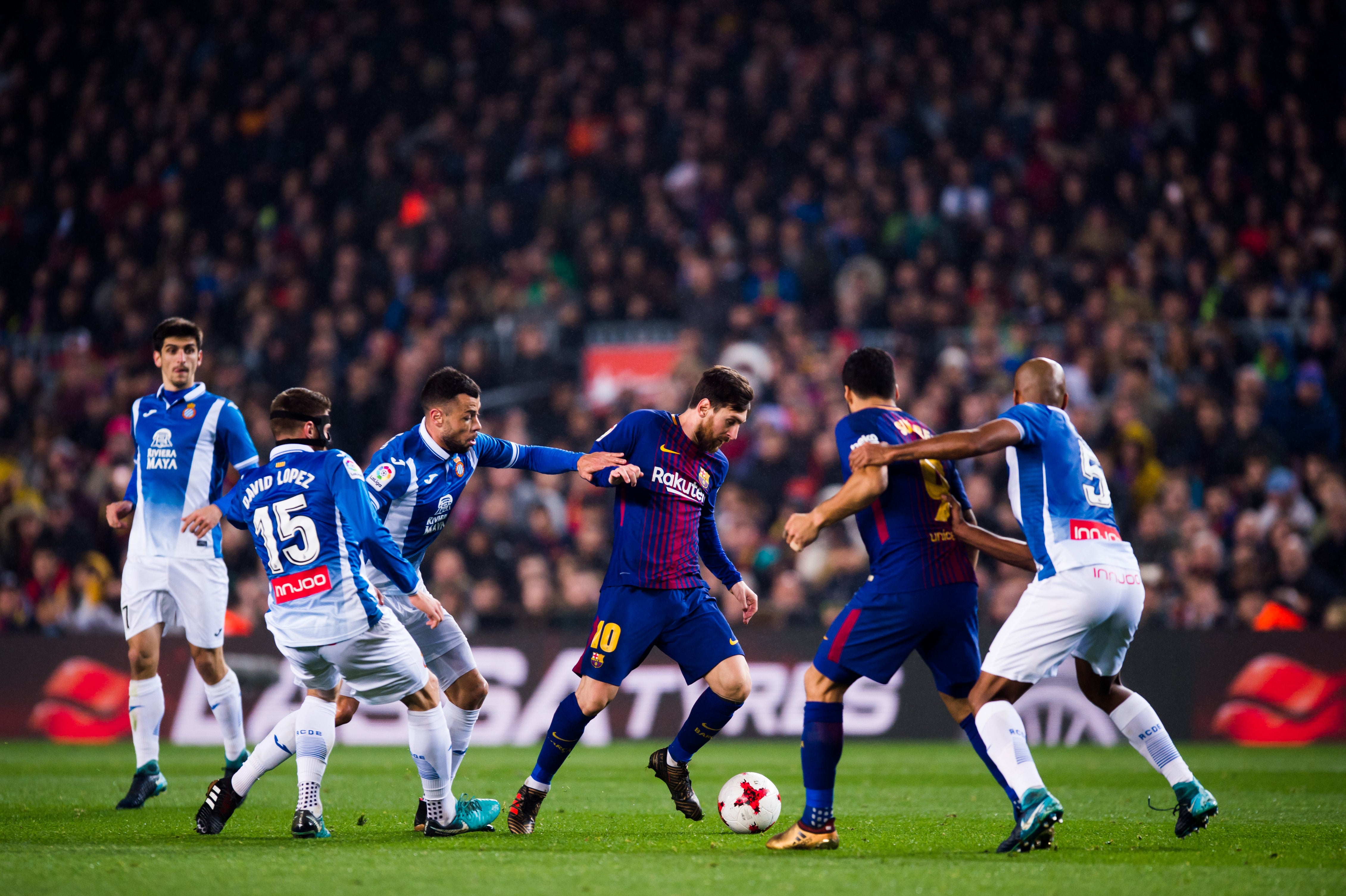 Los Mossos expulsaron del Camp Nou a varios aficionados del Espanyol por increpar a seguidores del Barça Los Mossos expulsaron del Camp Nou a varios aficionados del Espanyol por increpar a seguidores del Barça