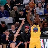 Kevin Durant lanza a canasta con los Warriors Kevin Durant lanza a canasta con los Warriors
