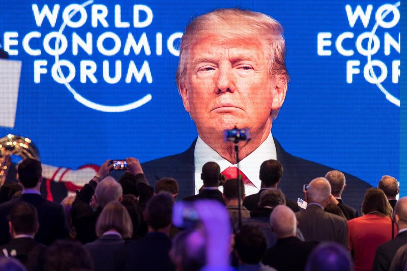 Trump dice en Davos que su lema 'America First' no significa "EEUU en solitario" Trump dice en Davos que su lema 'America First' no significa "EEUU en solitario"