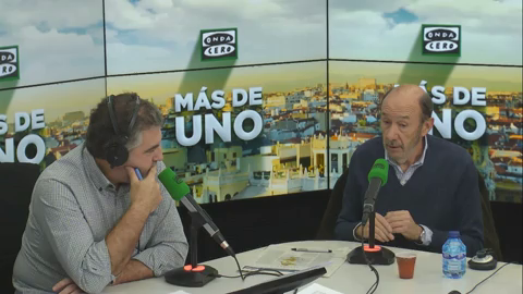 Rubalcaba: "Puigdemont no puede ser presidente porque está fugado de la justicia por las felonías que ha hecho" Rubalcaba: "Puigdemont no puede ser presidente porque está fugado de la justicia por las felonías que ha hecho"
