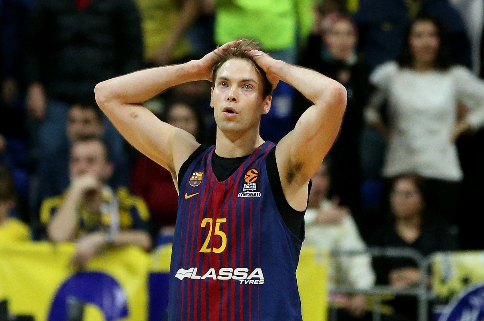 El Barcelona mejora pero suma ante el Fenerbahce su 13ª derrota en Euroliga El Barcelona mejora pero suma ante el Fenerbahce su 13ª derrota en Euroliga