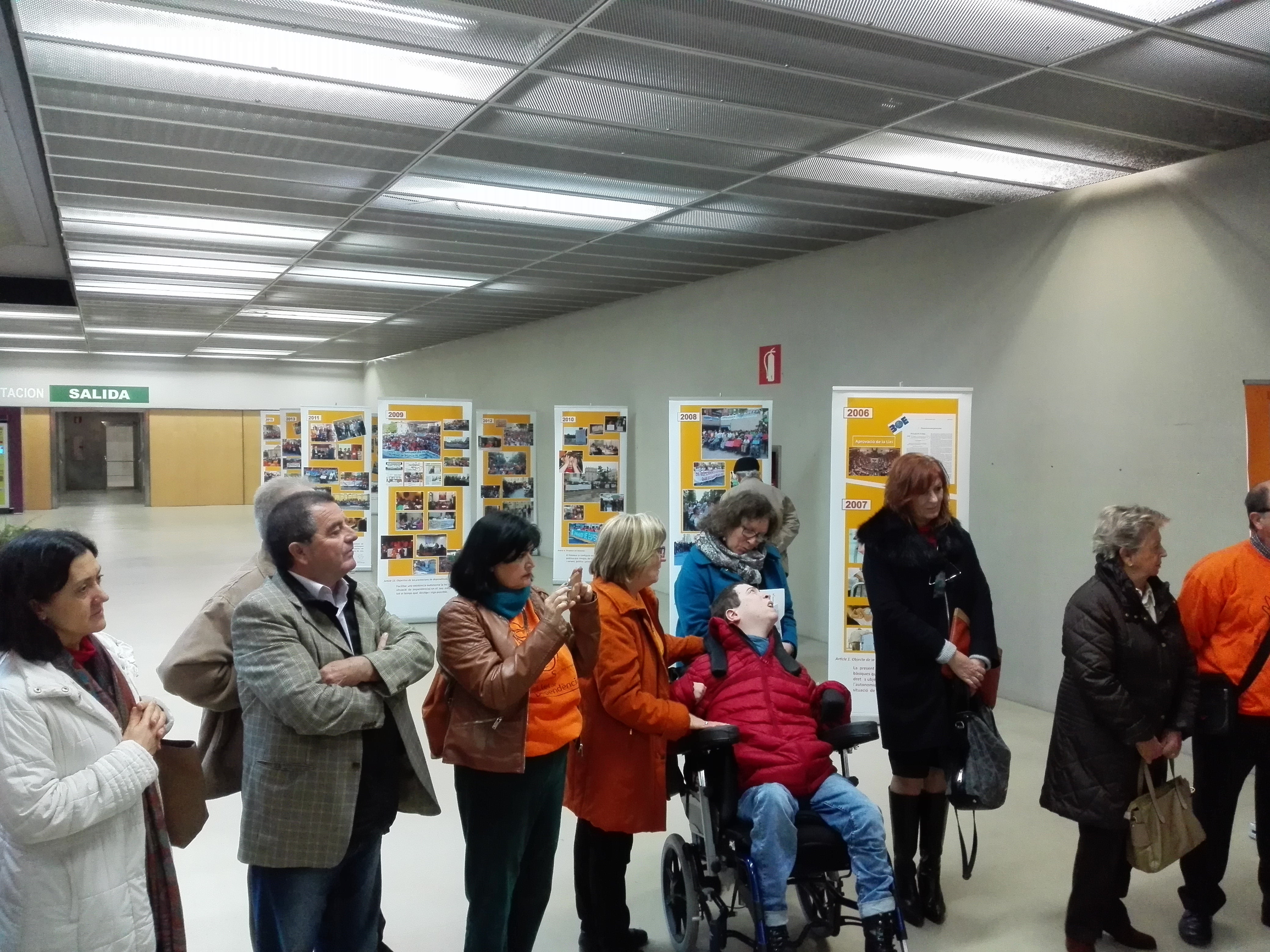 El vestíbulo de la Estación del TRAM en Luceros alberga hasta el 5 de febrero una exposición que conmemora el décimo aniversario de la promulgación de la Ley de Dependencia. El vestíbulo de la Estación del TRAM en Luceros alberga hasta el 5 de febrero una exposición que conmemora el décimo aniversario de la promulgación de la Ley de Dependencia.