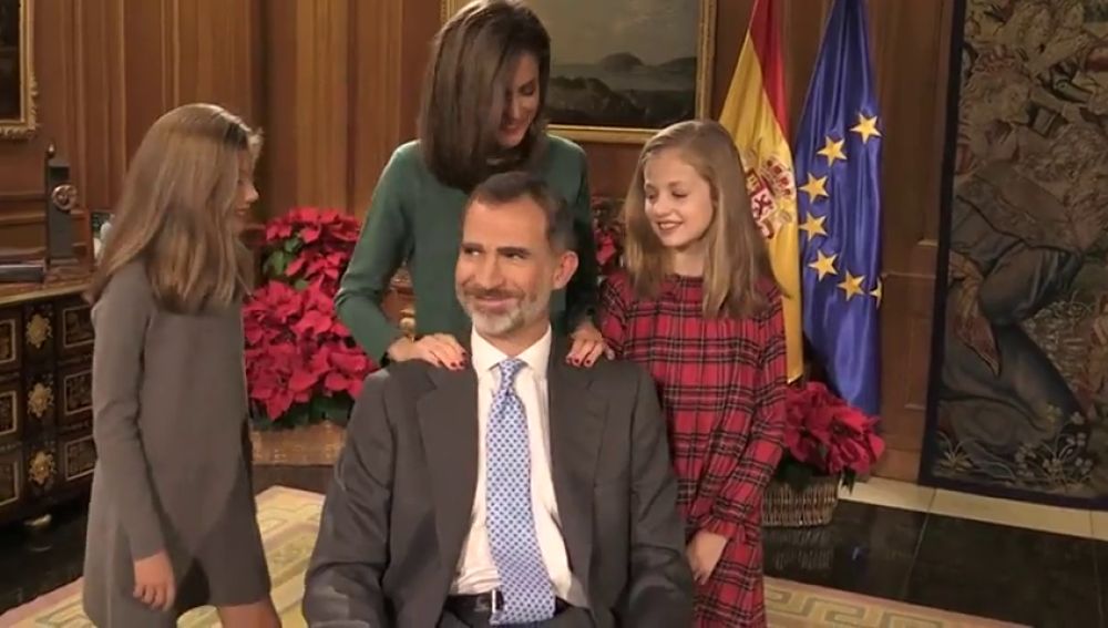 El Rey Felipe VI comparte imágenes inéditas de su vida cotidiana con su familia poco antes de su 50 cumpleaños