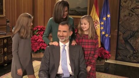 El Rey Felipe VI comparte im&aacute;genes in&eacute;ditas de su vida cotidiana con su familia poco antes de su 50 cumplea&ntilde;os