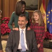 El Rey Felipe VI comparte imágenes inéditas de su vida cotidiana con su familia poco antes de su 50 cumpleaños