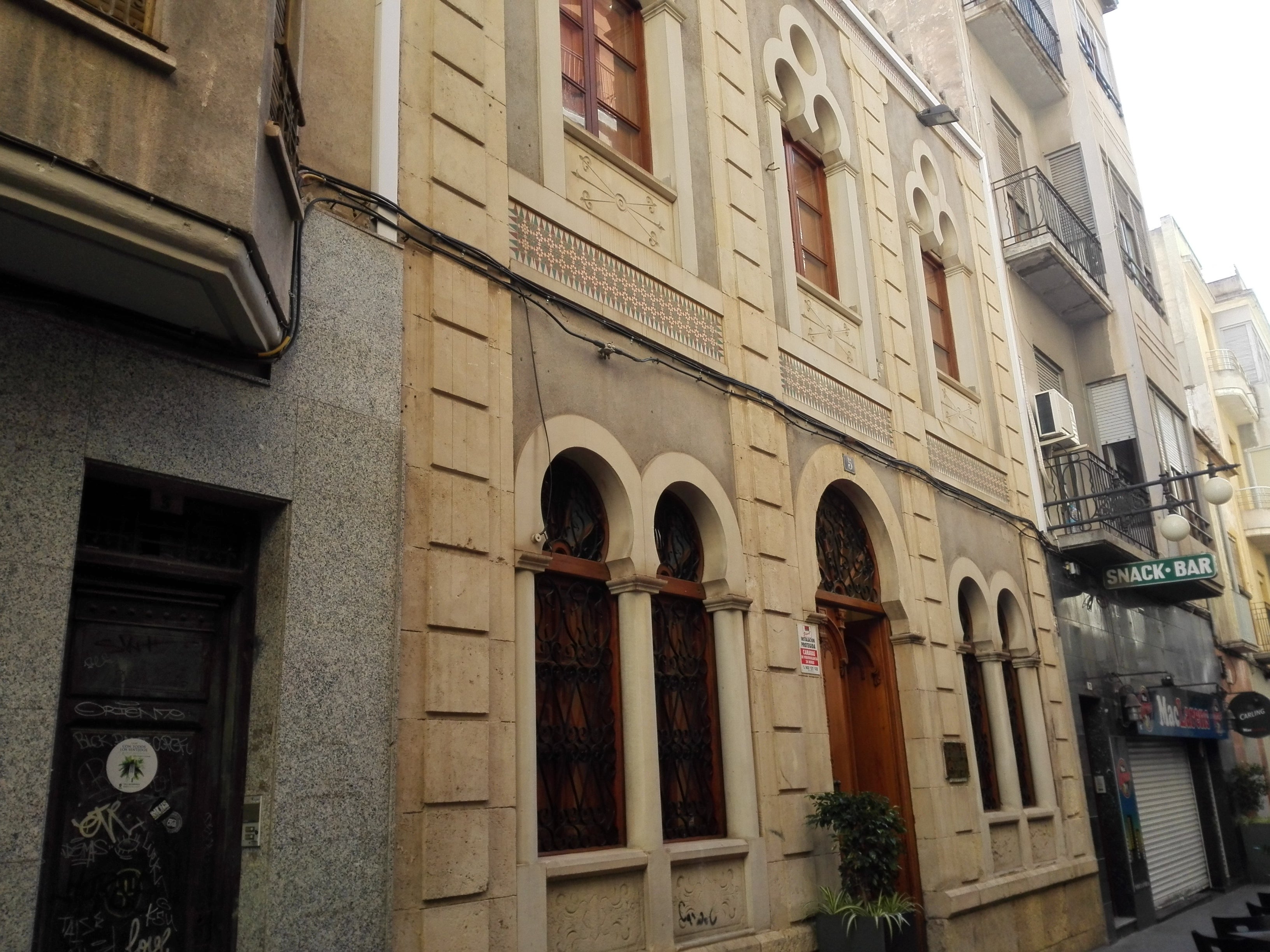 El Consell abre la puerta a la demolición de la fachada de Riegos El Progreso pero obliga a los propietarios a realizar previamente catas arqueológicas El Consell abre la puerta a la demolición de la fachada de Riegos El Progreso pero obliga a los propietarios a realizar previamente catas arqueológicas