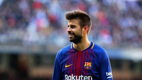 Gerard Piqu&eacute; sonr&iacute;e en un partido con el Barcelona