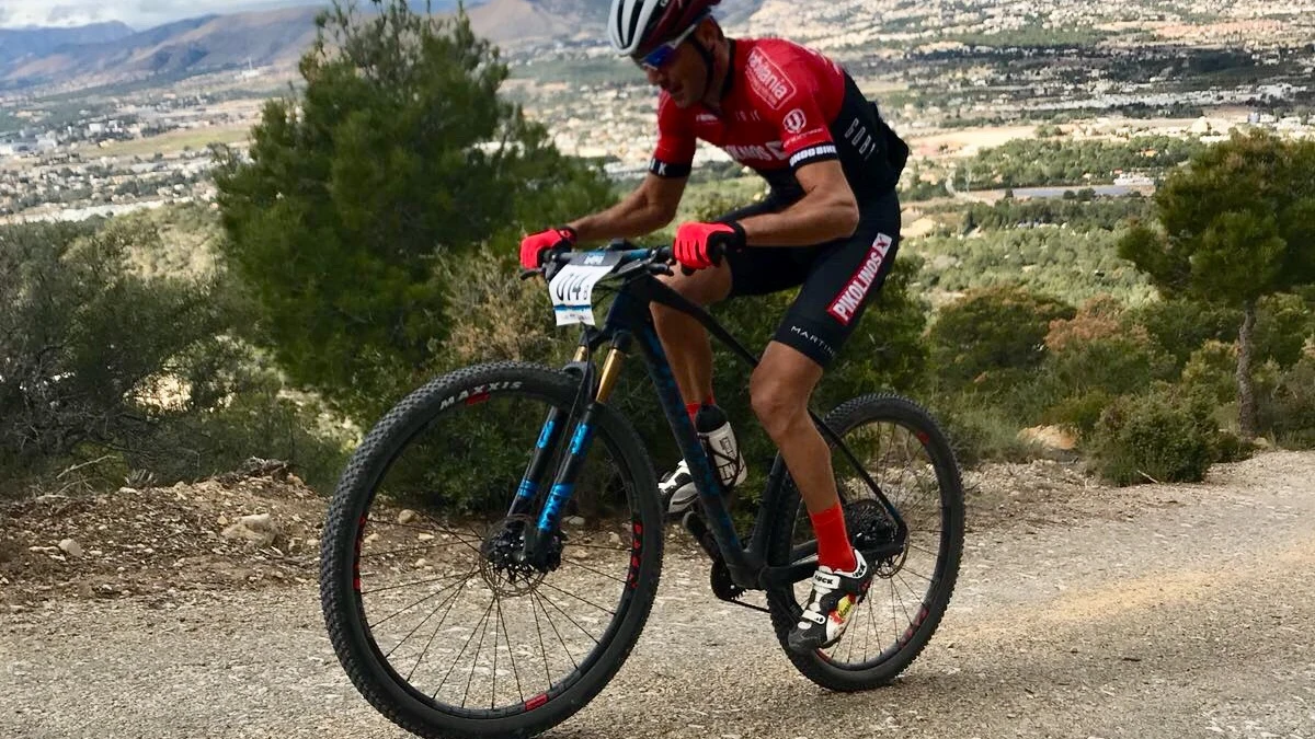 MOUNTAIN BIKE