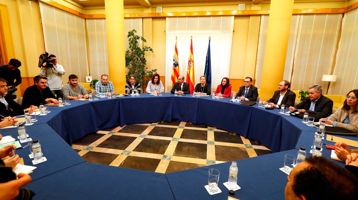 Dirección y comité de empresa de Opel retoman las negociaciones del convenio Dirección y comité de empresa de Opel retoman las negociaciones del convenio