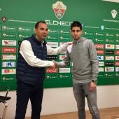 Jorge Cordero ha presentado al lateral izquierdo Manu Rodríguez, que ha llegado al Elche procedente de la Cultural Leonesa.