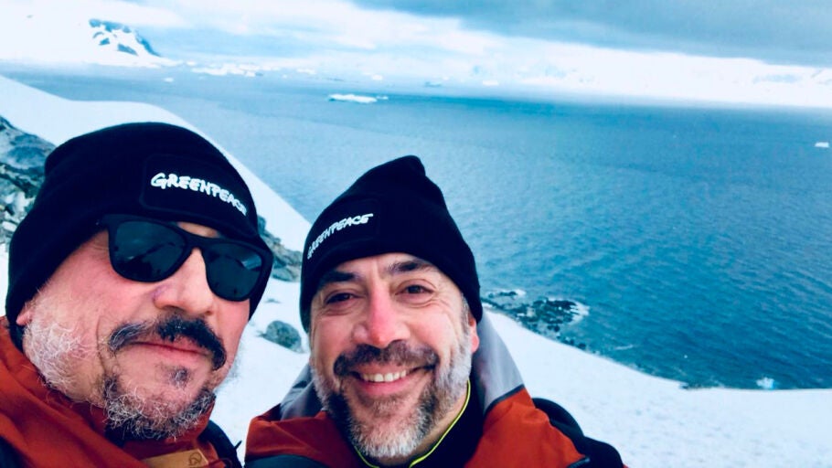 Javier y Carlos Bardem en la Ant&aacute;rtida