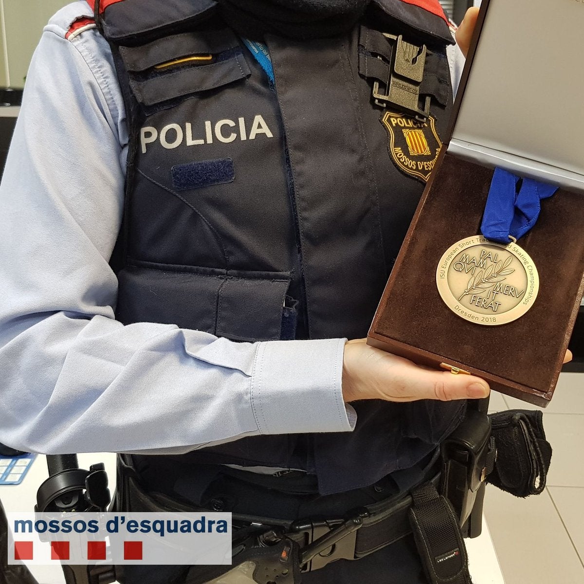 Detenido un hombre en Barcelona por robar la medalla de una deportista olímpica en aeropuerto de El Prat Detenido un hombre en Barcelona por robar la medalla de una deportista olímpica en aeropuerto de El Prat