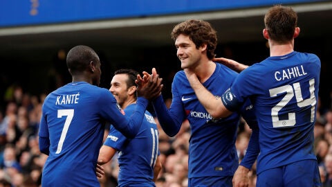 Marcos Alonso celebrando un gol