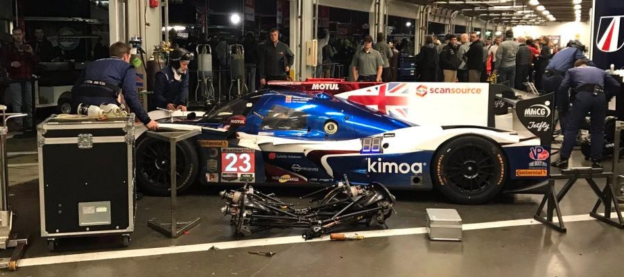 El coche de Alonso, en el garaje El coche de Alonso, en el garaje