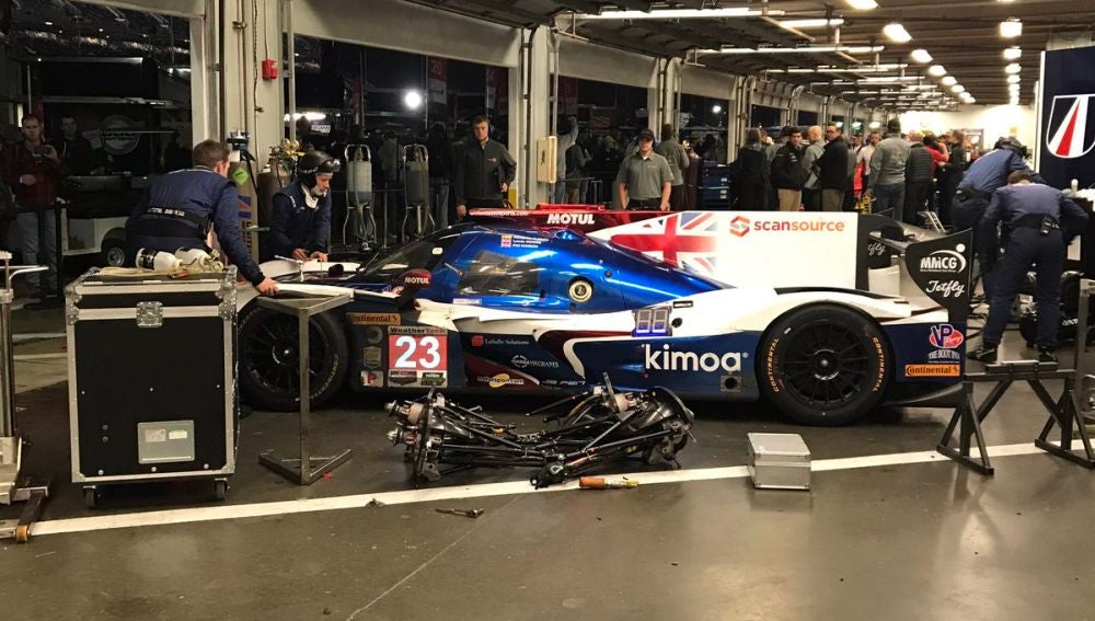 El coche de Alonso, en el garaje