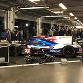 El coche de Alonso, en el garaje El coche de Alonso, en el garaje