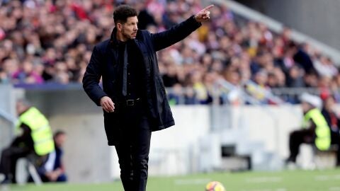 Simeone durante el partido ante Las Palmas