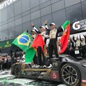 Fittipaldi, Albuquerque y Barbosa celebran su triunfo en las 24H de Daytona