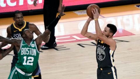 Curry lider&oacute; a los Warriors en la victoria ante Celtics