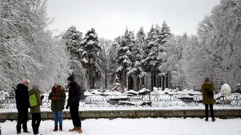 Aspecto que presentaba los jardínes del Palacio Real de La Granja después de la nieve caída Aspecto que presentaba los jardínes del Palacio Real de La Granja después de la nieve caída