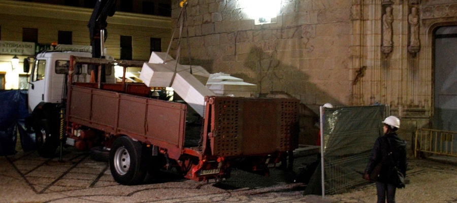 Retiran la Cruz franquista de los Caídos de Callosa de Segura Retiran la Cruz franquista de los Caídos de Callosa de Segura
