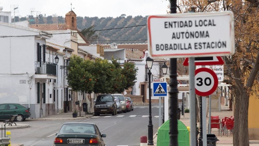 Vista de la entrada a Bobadilla, la localidad malagueña de Antequera