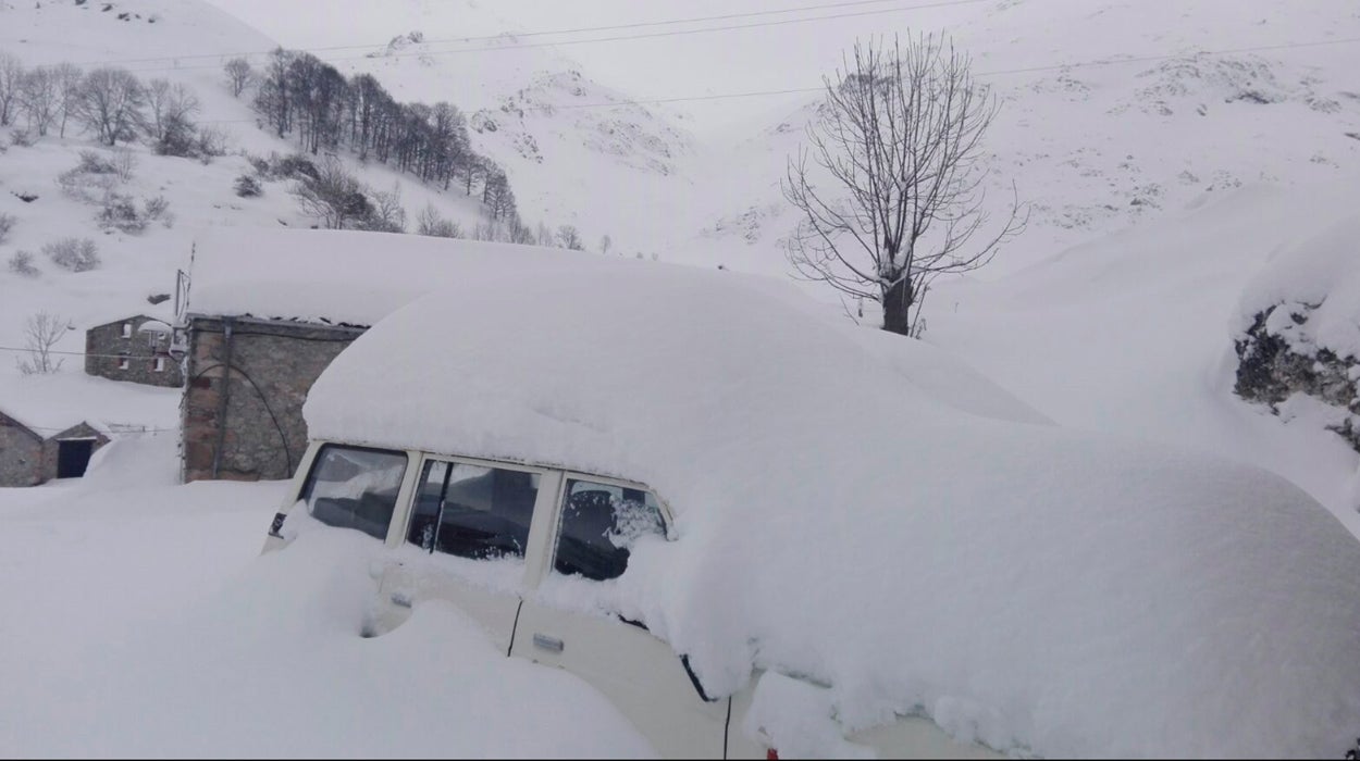 Alcalde de Tresviso (Cantabria):"Aquí viven sólo 20 vecinos y la carretera sigue cortada; estamos un poco aislados" Alcalde de Tresviso (Cantabria):"Aquí viven sólo 20 vecinos y la carretera sigue cortada; estamos un poco aislados"