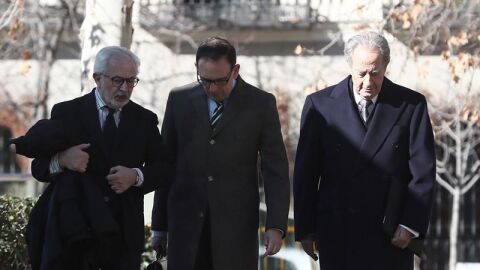 Juan Miguel Villar Mir (derecha) llega a la Audiencia Nacional