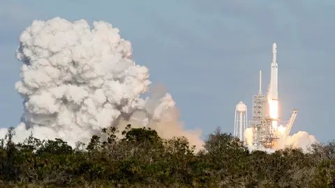 Despegue del cohete Falcon Heavy Despegue del cohete Falcon Heavy