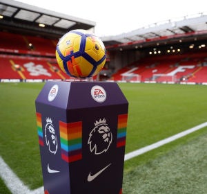 El balón de la Premier League, en Anfield antes de un partido El balón de la Premier League, en Anfield antes de un partido