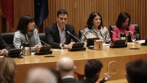 Pedro S&aacute;nchez durante la reuni&oacute;n que el Grupo Parlamentario Socialista