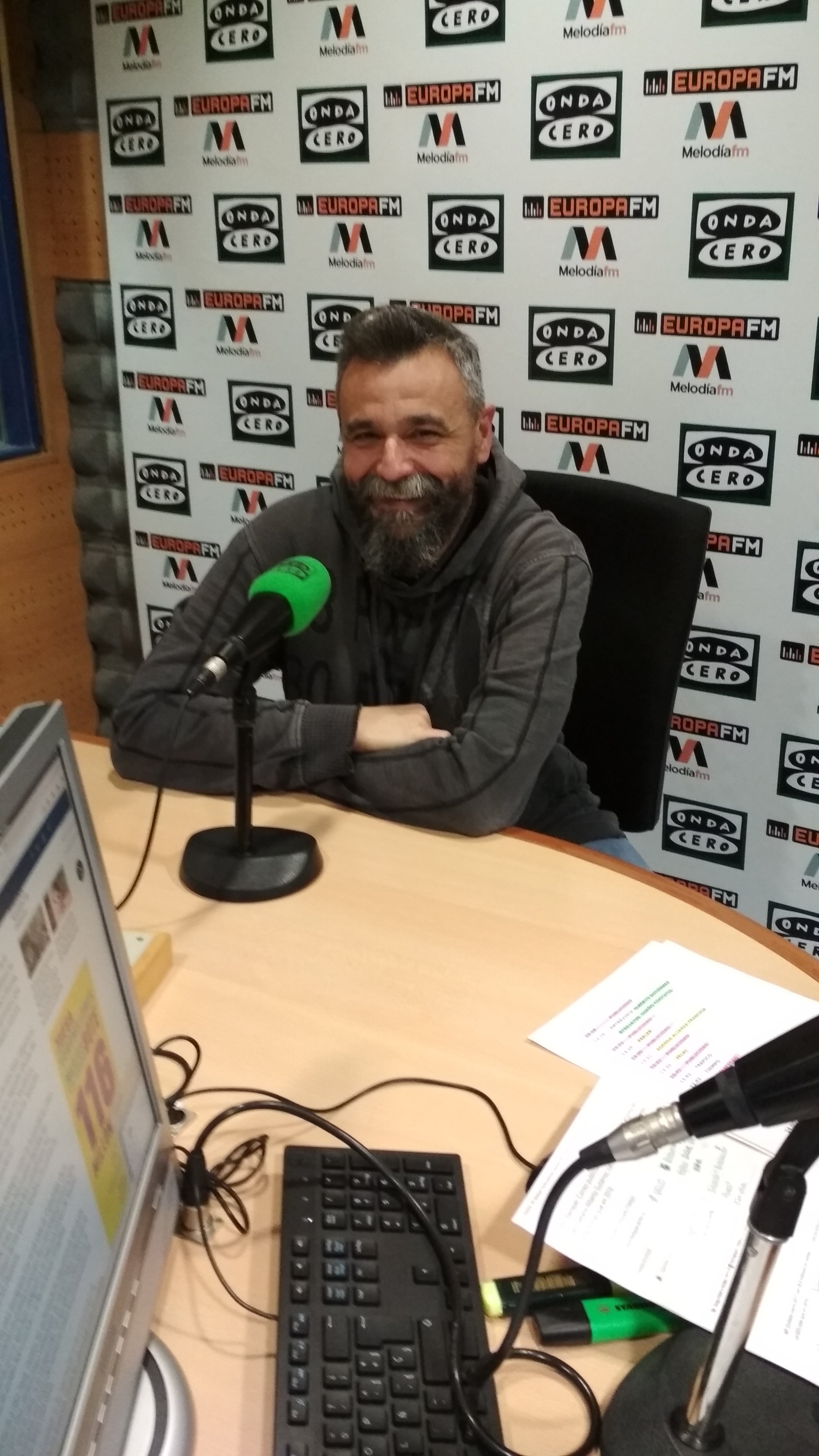 El jurado de los premios de Onda Cero destaca la labor divulgativa en el mundo de la ciencia del profesor y astrofísico Francisco Sanz Requena El jurado de los premios de Onda Cero destaca la labor divulgativa en el mundo de la ciencia del profesor y astrofísico Francisco Sanz Requena