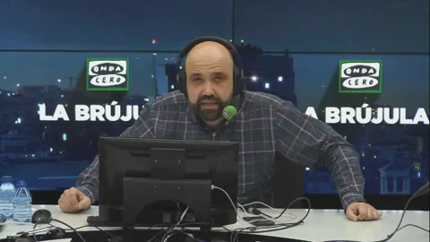 La entrada de David del Cura: "Puigdemont quiere un gobierno de la 'Señorita Pepis'" La entrada de David del Cura: "Puigdemont quiere un gobierno de la 'Señorita Pepis'"