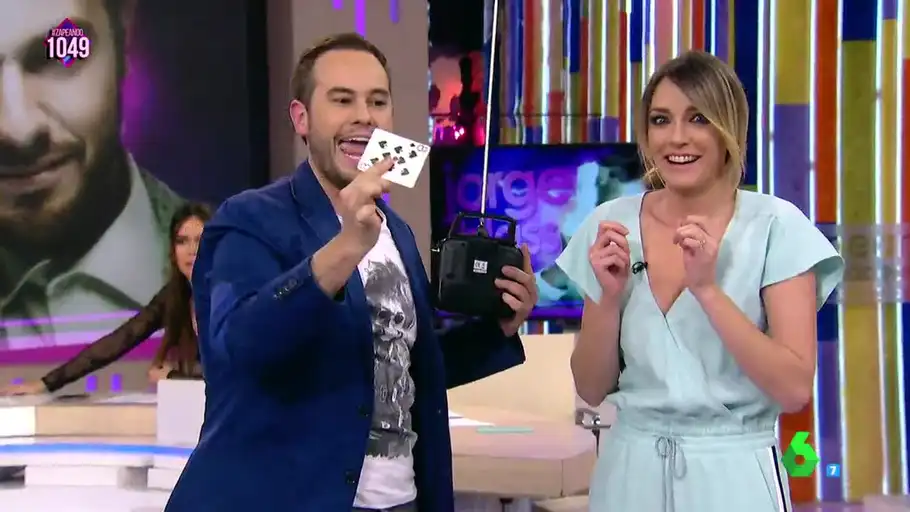 El espectacular truco de magia de Jorge Blass con un dron sobrevolando Zapeando El espectacular truco de magia de Jorge Blass con un dron sobrevolando Zapeando