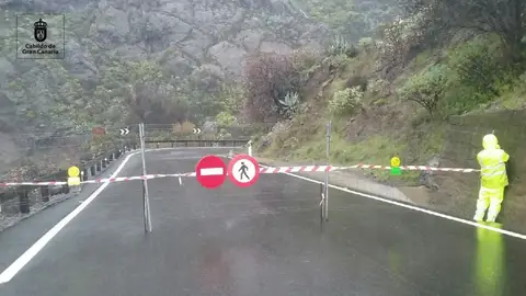 Carretera entre Tejeda y Artenara en Gran Canaria cortada por desprendimientos el 6 de Febrero de 2018 Carretera entre Tejeda y Artenara en Gran Canaria cortada por desprendimientos el 6 de Febrero de 2018