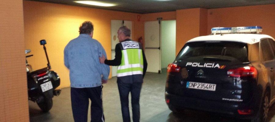 El detenido llegando a comisaría El detenido llegando a comisaría
