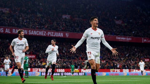 Correa celebra su gol con el Sevilla