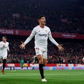 Correa celebra su gol con el Sevilla