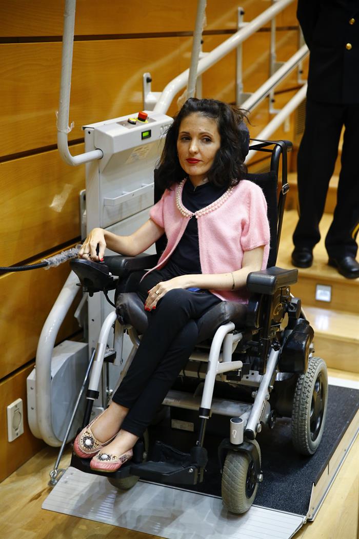 El Senado amonesta a la senadora de Podemos que envió a un asistente a votar por ella El Senado amonesta a la senadora de Podemos que envió a un asistente a votar por ella