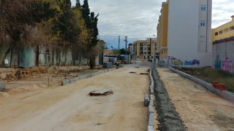 Trabajos de urbanizaci&oacute;n en la calle Armada Espa&ntilde;ola de El Altet