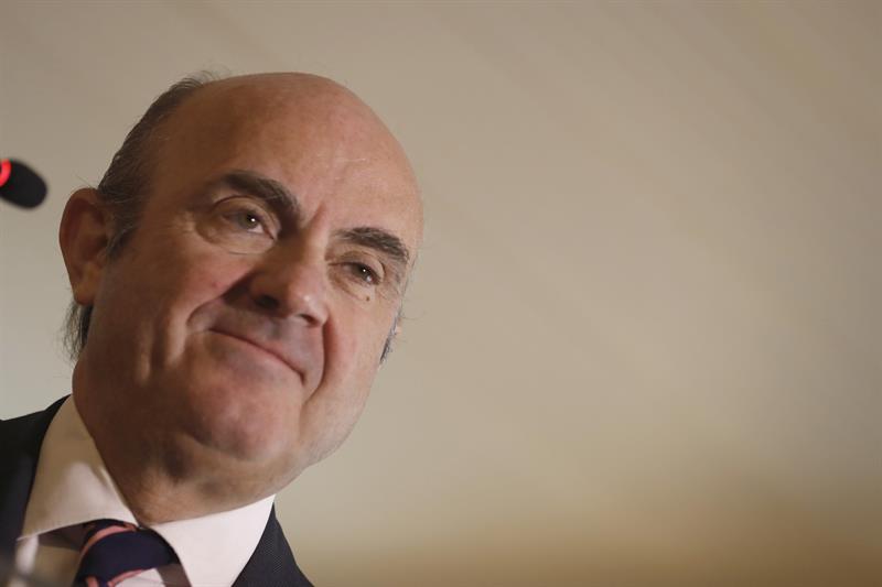 Persona física y un señor de Murcia: "Luis de Guindos también ve el lado bueno de la vida" Persona física y un señor de Murcia: "Luis de Guindos también ve el lado bueno de la vida"