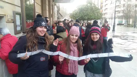 14 horas de espera para conseguir localidades en el Teatro Jovellanos Reparto de localidades para el Concurso de Charangas 2018