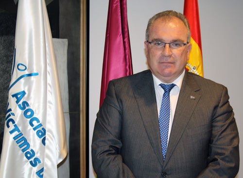 Alfonso Sánchez, presidente de la AVT: "Quien diga que hemos venido a Navarra blanquear a ETA debería lavarse la boca con lejía". Alfonso Sánchez, presidente de la AVT: "Quien diga que hemos venido a Navarra blanquear a ETA debería lavarse la boca con lejía".