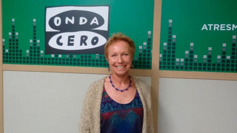 Sarah Lark en los estudios de Onda Cero Almer&iacute;a